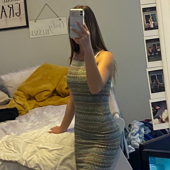 Very fitted - Picture 1 of 2